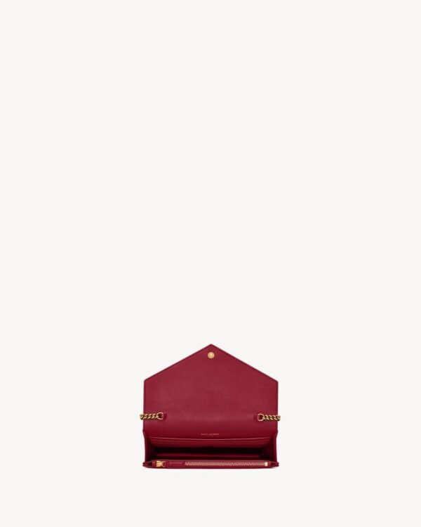 CASSANDRE PORTEFEUILLE ENVELOPPE À CHAÎNE EN CUIR D’AGNEAU