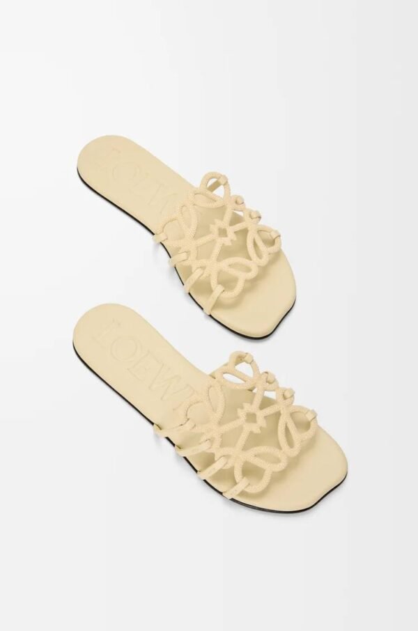 Petal Anagram slide in calfskin